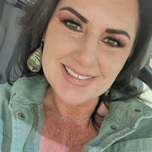 Meet your Posher, Cari